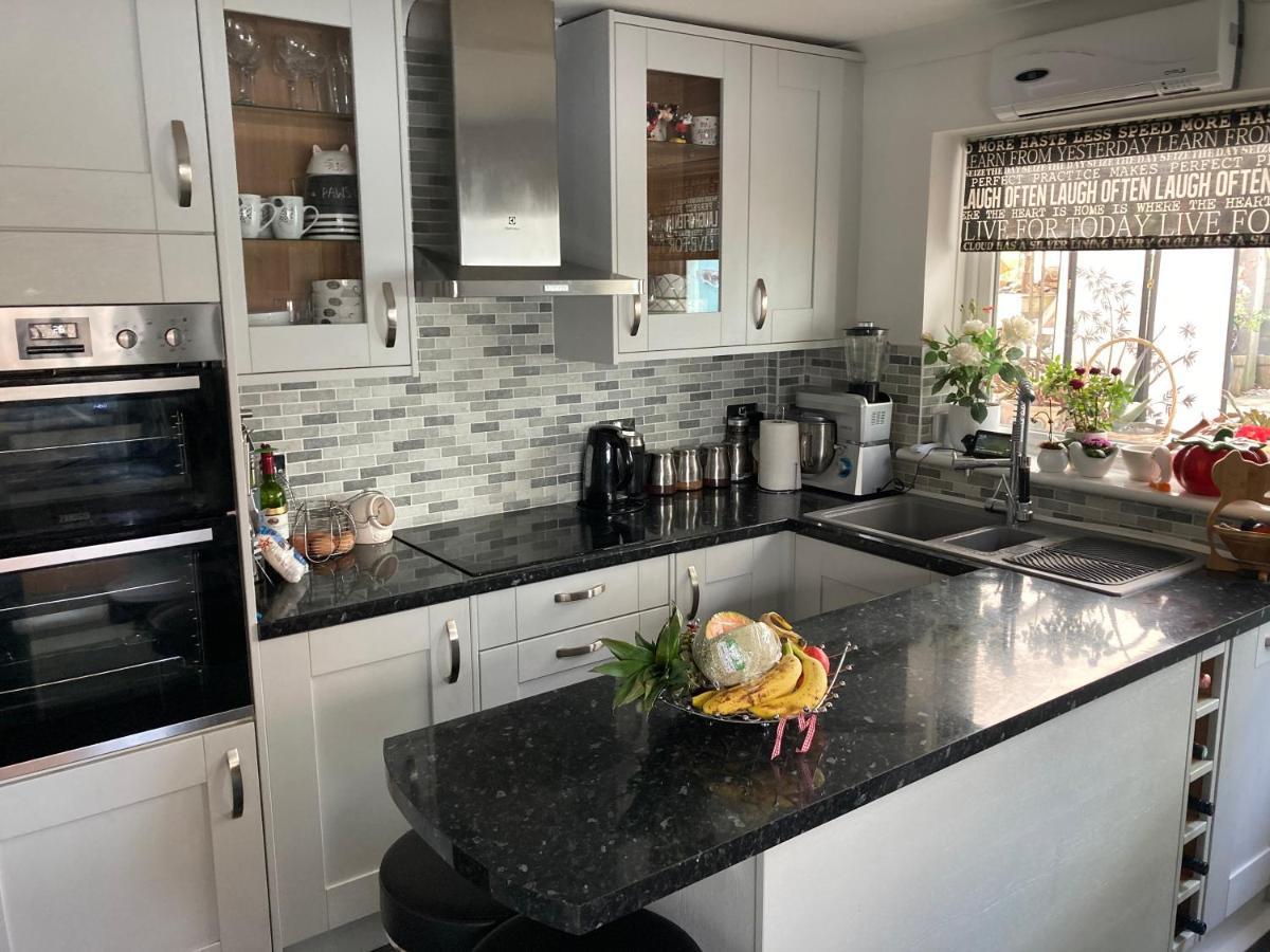 Cosy Twin Room With Private Bathroom Faversham Exteriör bild
